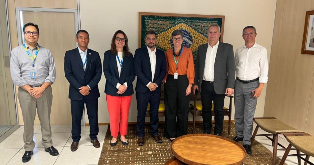 Diretora de Negócios da ApexBrasil recebe equipe do Centrorochas em Brasília