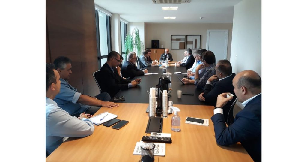Centrorochas participa de reunião com superintendente da Receita Federal e delegado da Alfândega de Vitória