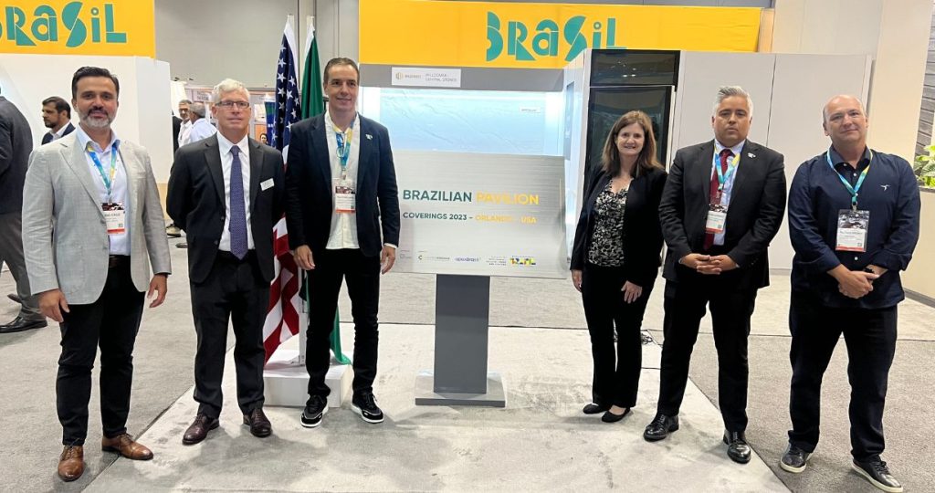 Grande sucesso e repercussão internacional da rocha brasileira em feira nos EUA