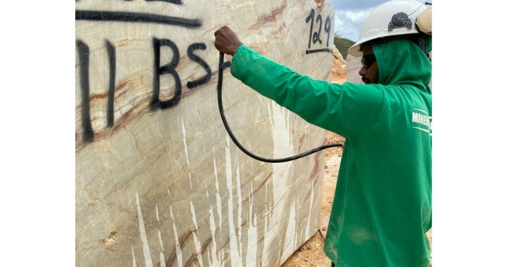 Setor de rochas bate recorde histórico das exportações no 1º ano da parceria Centrorochas e ApexBrasil