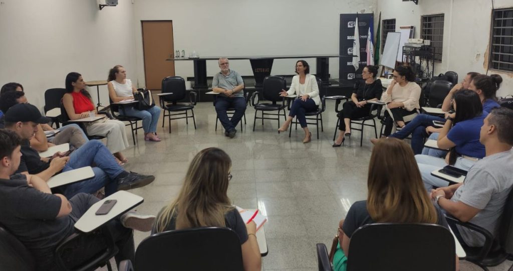 Centrorochas promove debate sobre disputas comerciais com clientes americanos