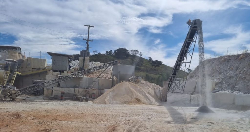 Inovação ambiental: pó de mármore entra no processo de fabricação do aço