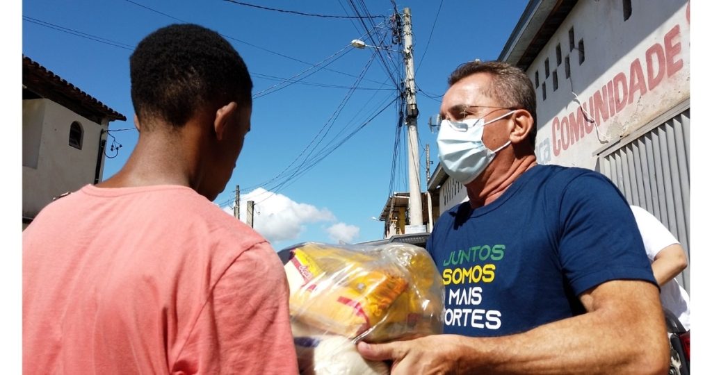 Centrorochas supports Rochativa’s action to collect basic food baskets