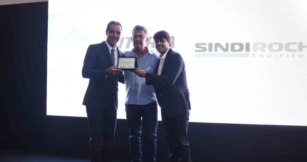 Ex-presidente do Centrorochas é homenageado na abertura da Vitoria Stone Fair 2020