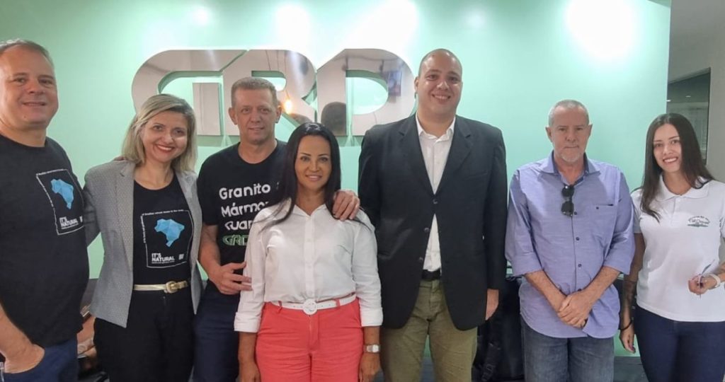 Representantes do Centrorochas visitam empresas na região norte capixaba