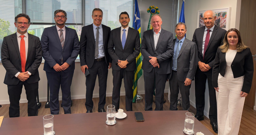 Centrorochas, Sindirochas e Governo do ES se unem em Brasília para debater reflexo civil da usurpação mineral
