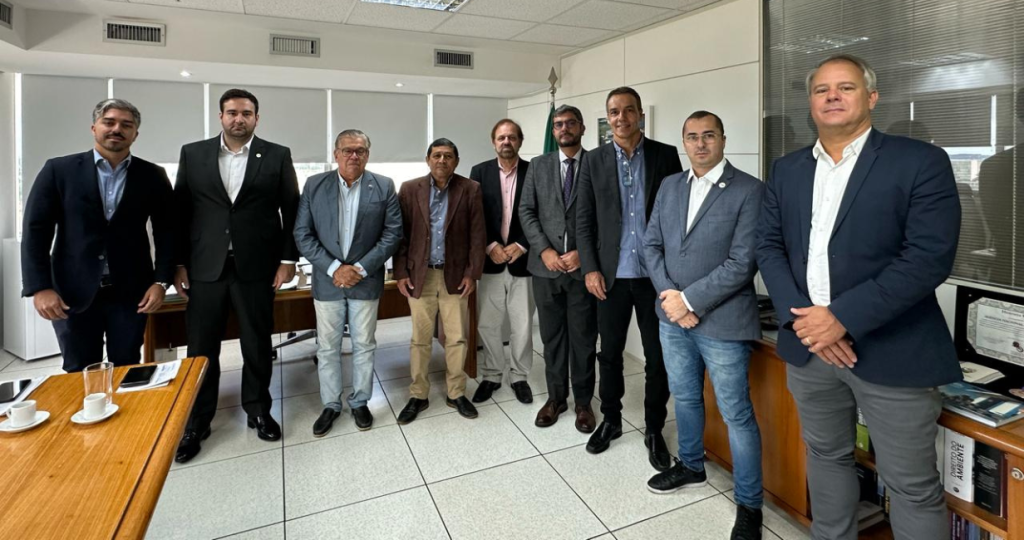Centrorochas debate demandas minerárias em agenda com a ANM