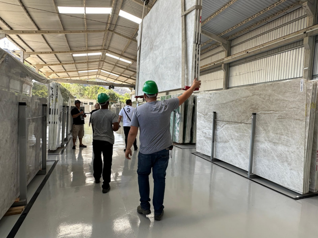 Nova tarifa dos EUA altera cenário competitivo para as rochas naturais brasileiras